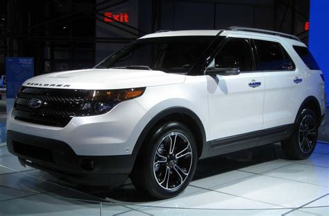 What Year Ford Explorer Has 3rd Row Seating Capacity | Brokeasshome.com