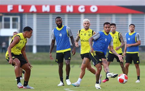 Tite comanda última sessão de treino do Flamengo antes de jogo contra o