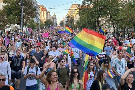 Belgrado Pride 2023 Migliaia Di Persone In Piazza Sfidano L