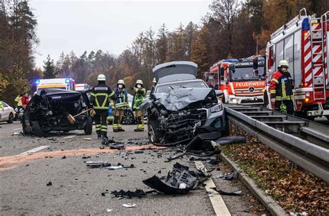 Unfall Auf Der B 464 Hubschrauber Bringt Verletzte Frau Ins