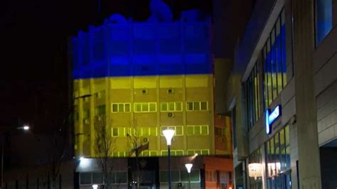 Une Ambassade Russe Illuminée Aux Couleurs De Lukraine Tva Nouvelles