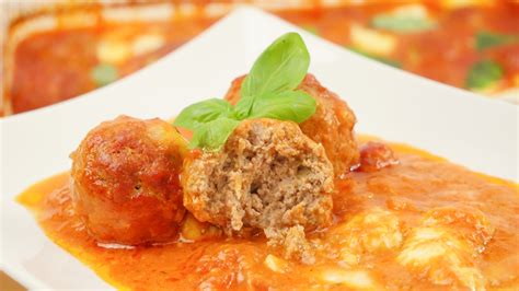 Hackbällchen in Tomatensauce Fleischbällchen mit Tomatensauce