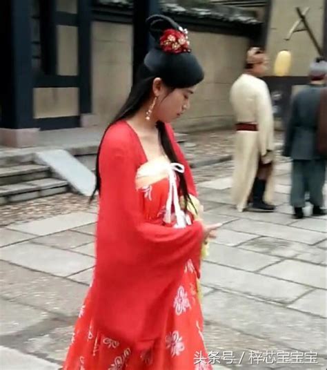 横店女特约饰演古代青楼女子，这是古代还是现代的审美观 每日头条