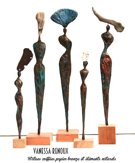 Ensemble De Sculptures En Papier Journal Patin Fa On Bronze Femmes