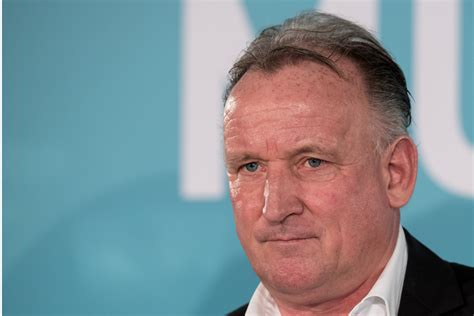 Ex Weltmeister Andreas Brehme Verschickt Geburtstagsgru Und Zeigt