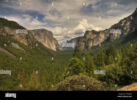 Famous Tunnel View In Yosemite National Park Usa Stock Photo Alamy