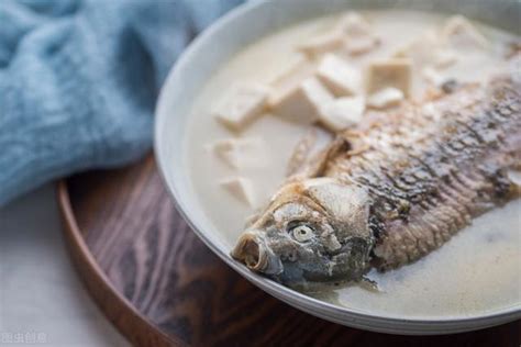 不管燉什麼魚，牢記3點，燉出來的魚湯又白又香，還沒有腥味 每日頭條