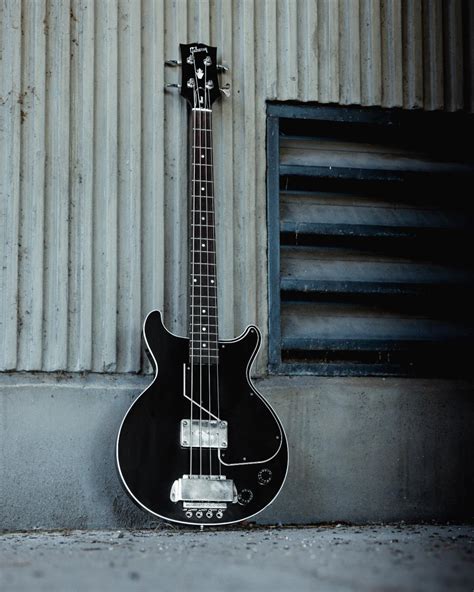 Gibson Launches Gene Simmons Eb 0 Bass Worldwide Rock Legend And Co Founder Of Kiss Partners