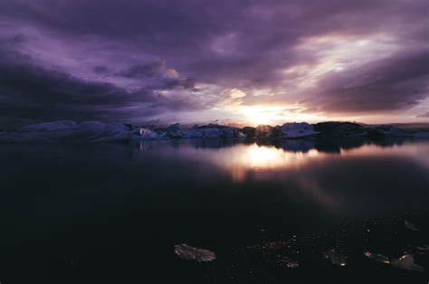 Sunset at Jökulsárlón Glacier Lagoon, Iceland [OC] (5798x3852) : r ...