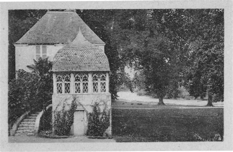 Villeneuve sur Cher Château de Moulin euf le pavillon et le Cher vu