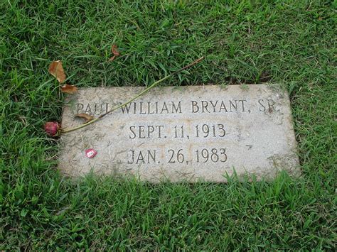 Paul Bear Bryant Monument At Elmwood Cemetery Birmingha Flickr