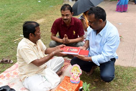 অক্ষয় তৃতীয়ায় হালখাতা যাত্রা করাতে ভীড় লক্ষ্মীনারায়ণ মন্দিরে