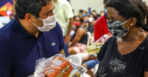 Mais uma vez parlamentares se unem e doam cestas básicas em