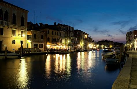 Evening Gondola Ride Venice | Private Gondola Tour 45 minute