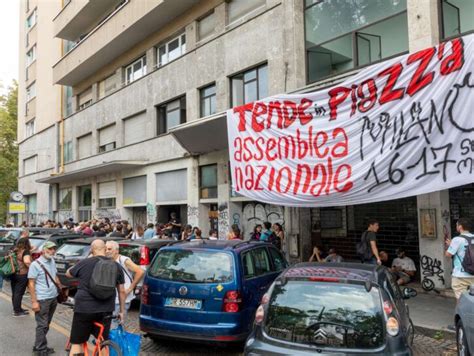 Studenti Sale La Protesta Per Il Caro Affitti Tende A Venezia Milano