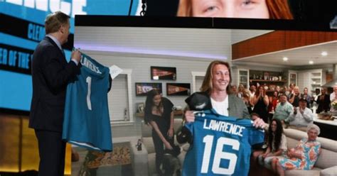 Jacksonville Jaguars Qb Trevor Lawrence Signs 4 Year Rookie Contract