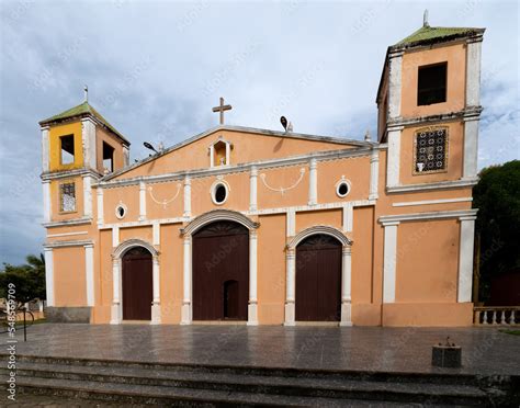 Frontis de la iglesia católica de la ciudad de Moyogalpa en la isla de