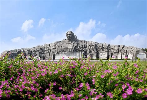 tuong dai  thu cong trinh ton vinh nguoi  vi dai
