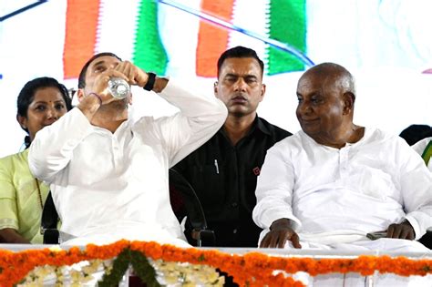 Deve Gowda Rahul And Siddaramaiah During Election Campaign