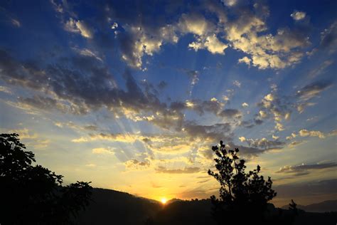 Amanecer Nubes Y Sol Eitb Eus Flickr