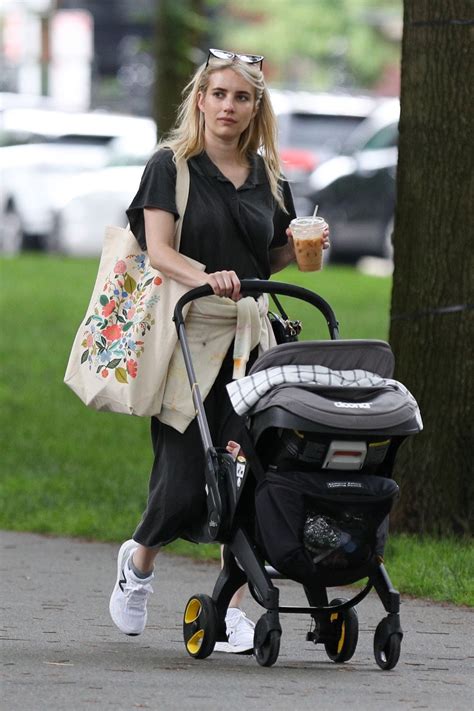 Emma Roberts Mom