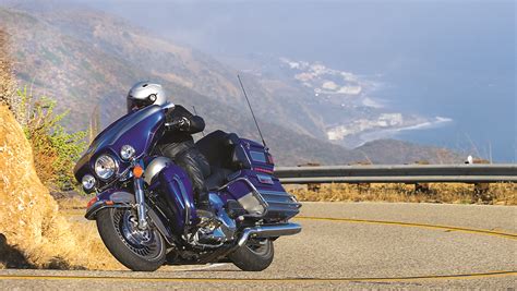 2009 Harley Davidson FLHTCU Ultra Classic Electra Glide Road Test