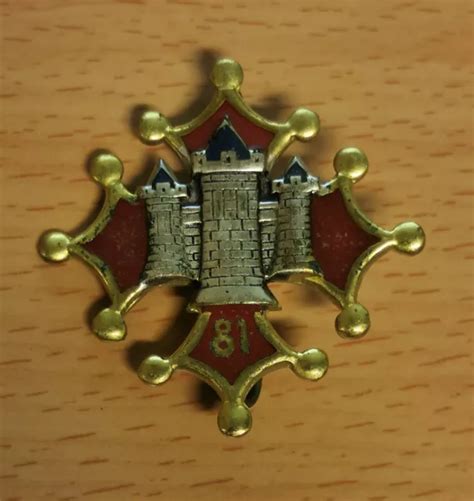 INSIGNE MILITAIRE 81 Régiment Infanterie Drago Paris H111 à anneaux EUR