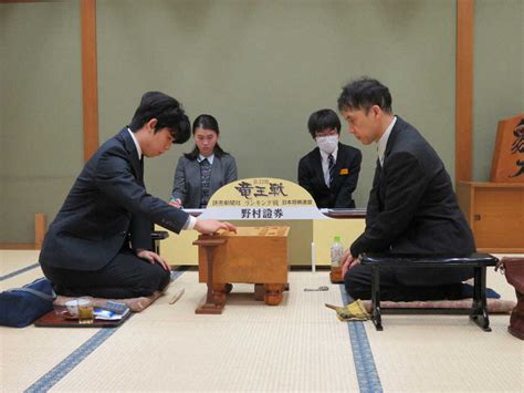 大阪市の関西将棋会館で午前10時に始まった竜王戦3組ランキング戦1回戦で畠山鎮八段（右）と対戦している藤井聡太七段 ― スポニチ Sponichi Annex 芸能