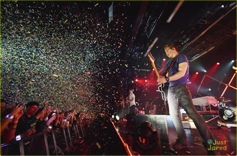 Full Sized Photo Of Hunter Hayes Tour Kickoff Selfies Fans Hunter