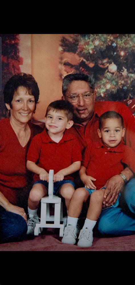 Nikolas Cruz with his adopted parents and brother : masskillers