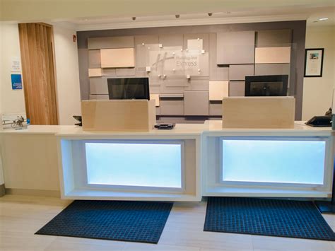 Holiday Inn Express & Suites Winona - Winona,