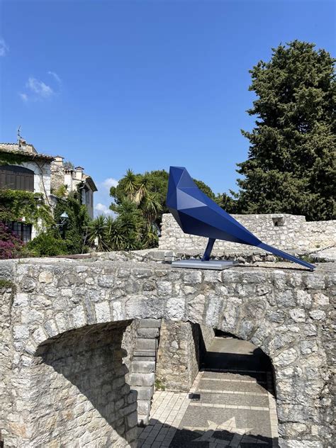 Vue De L Exposition De Groupe Au Hasard Des Oiseaux Biennale