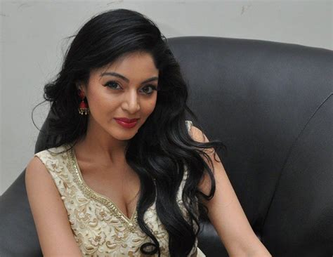 Actress Sanam Shetty Latest HD Cute Hot Gallery Gethu Cinema