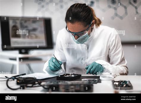 Computer Forensics Lab High Resolution Stock Photography And Images Alamy