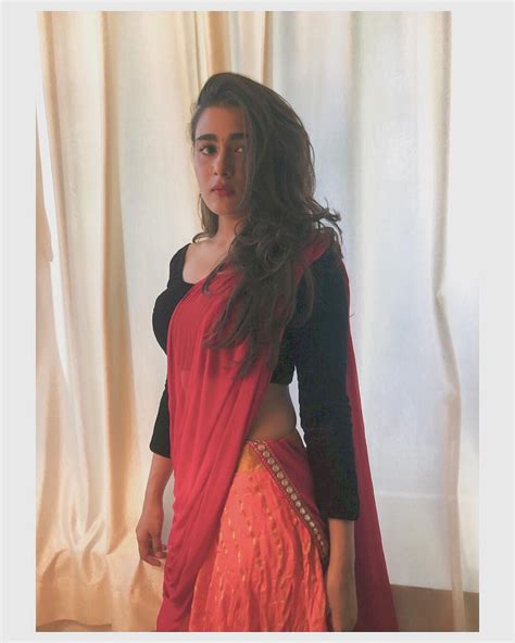 Shalini Pandey 11 Hot Gorgeous Pictures Bollywoodfever