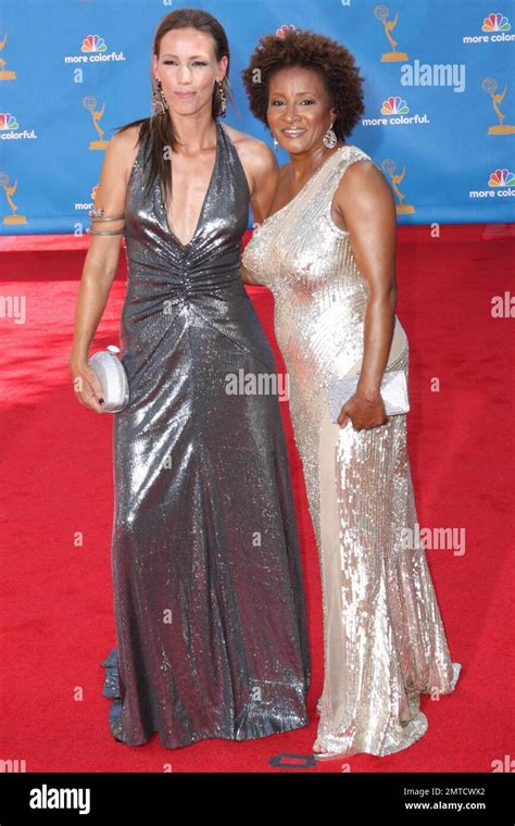 Wanda Sykes R And Wife Alex Sykes Walk The Red Carpet For The 62nd