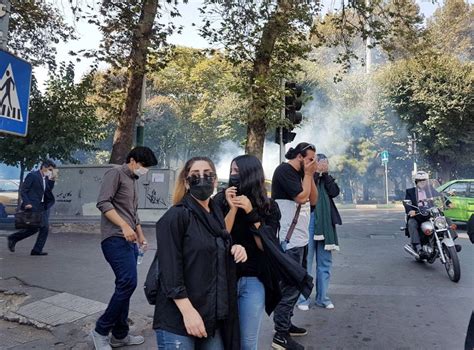 Canad Sanciona A Ir N Por La Represi N De Las Manifestaciones De Mujeres