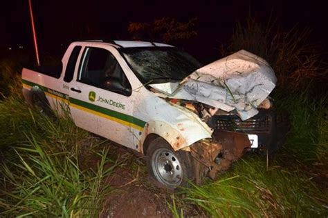 Sinais De Embriaguez Condutor Perde Controle Do Carro E Bate Em