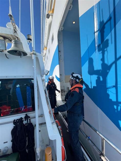 Termoli Malore Su Nave Da Crociera Guardia Costiera Soccorre Turista