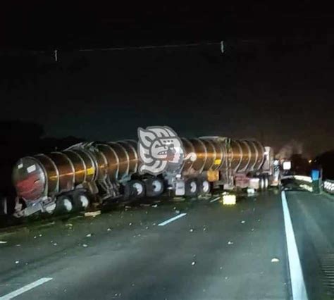 Tráiler doble pipa se accidenta en la autopista Orizaba Córdoba