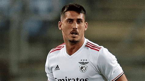 Mercado Benfica oficializa Ristic José Melro já veste de encarnado e