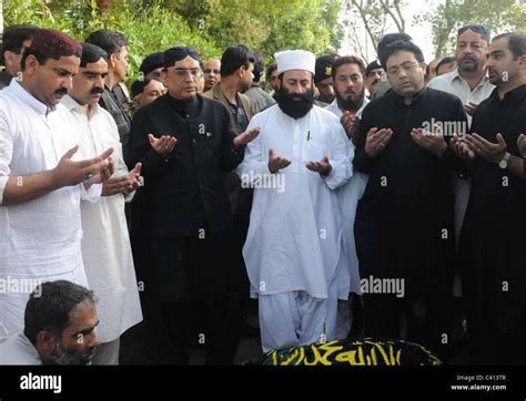 President Asif Ali Zardari Offers Dua Pray After Burial Ceremony Of Hakim Ali Zardari The