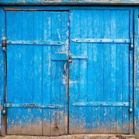 Porta De Madeira Velha Porta De Madeira Azul Velha Fechos De Ferro