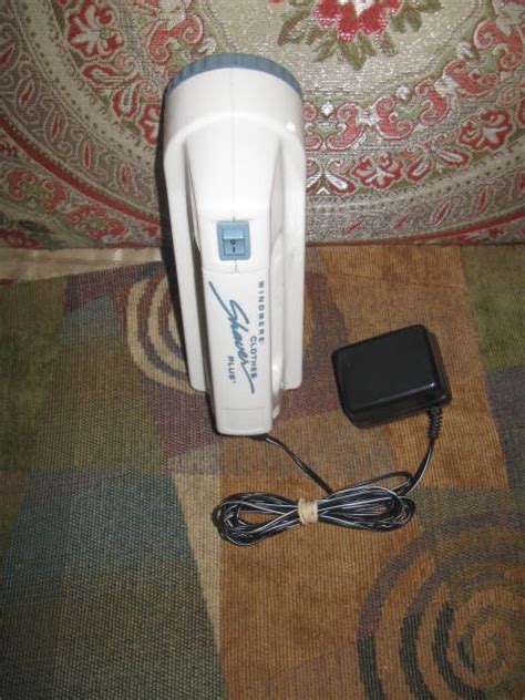 Windmere Clothes Shaver Plus with AC Adapter Central Ottawa (inside ...