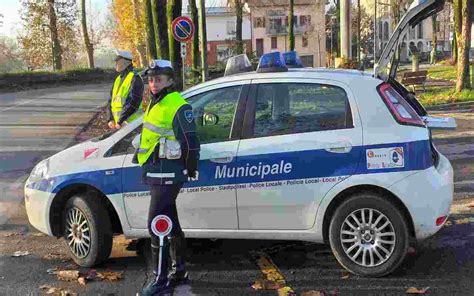 Rapina Con Sparatoria A Napoli Panico Tra La Folla Giornal It