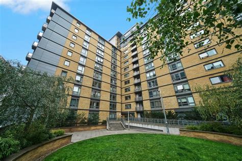 1 Bed Flat To Rent In Trentham Court Victoria Road London W3 £1 600