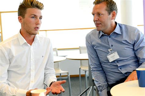 Fika för feedback Telia chefen Johan Dennerlinds enkla metod Chef