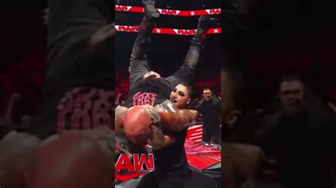 Rhea Ripley Ataca A Luke Gallows Con Un Slam En Wwe Raw