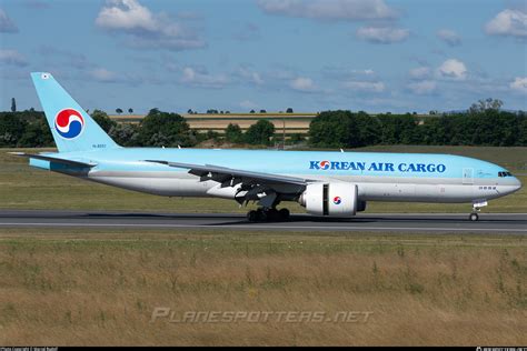 HL8251 Korean Air Boeing 777 FB5 Photo By Marcel Rudolf ID 1298477