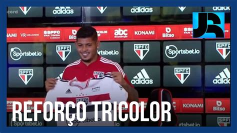 São Paulo apresenta o atacante El Toro como reforço para o Campeonato